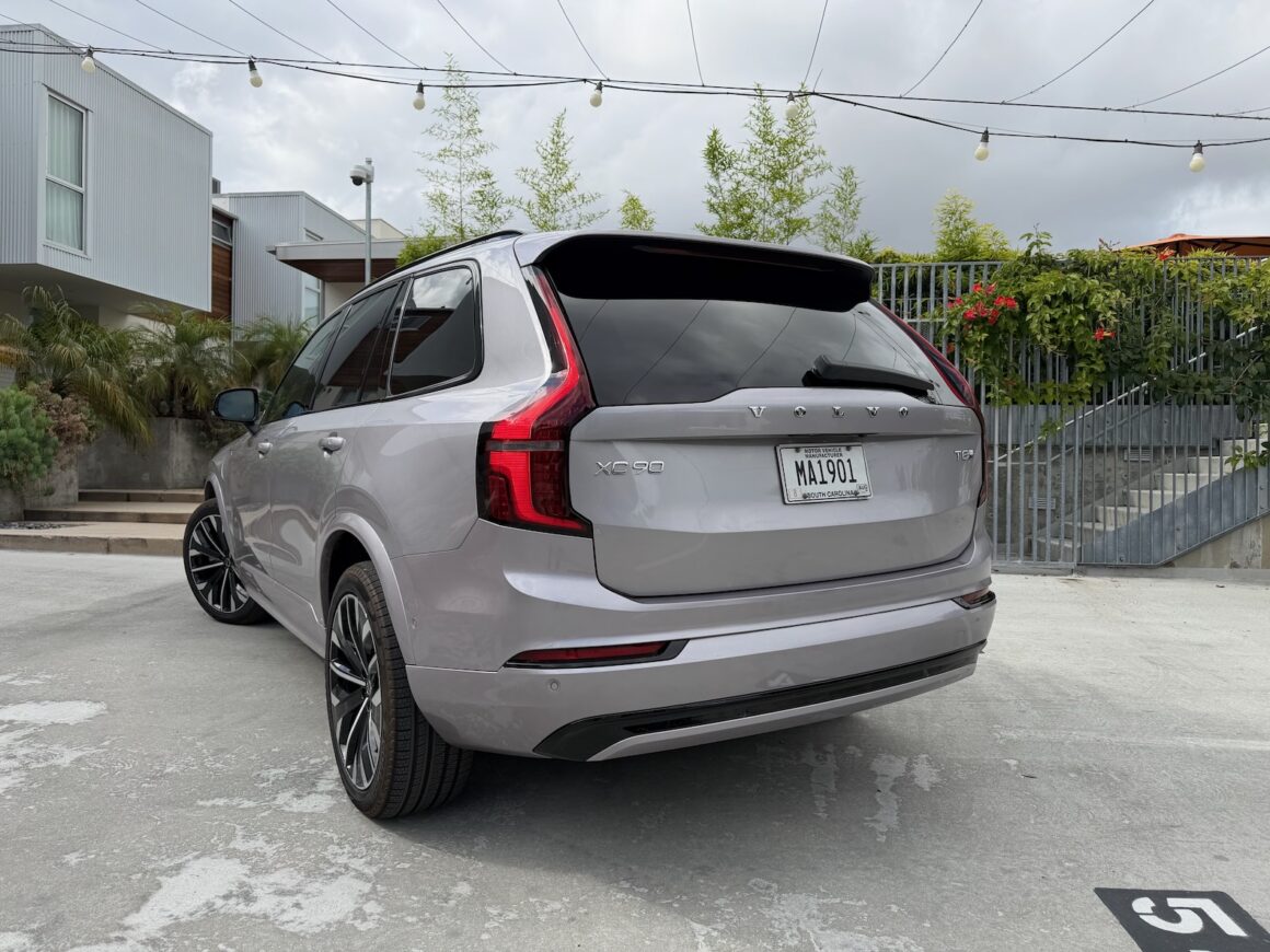 2026 Volvo XC90 T8