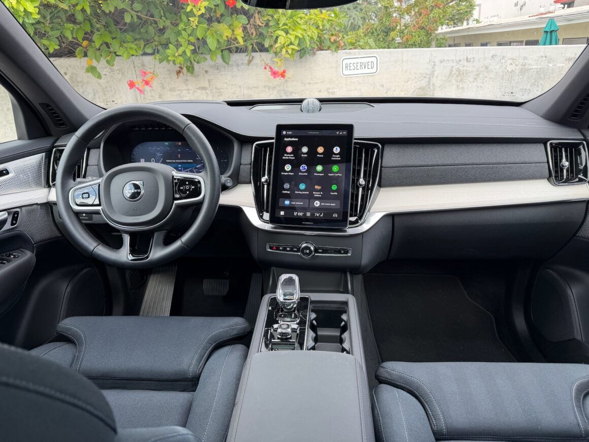 2026 Volvo XC90 T8
